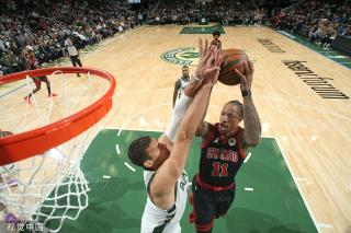 他常常在比 他常常在比